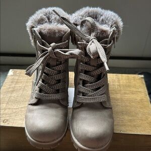 Brown Fur-Lined Lace-Up Boots